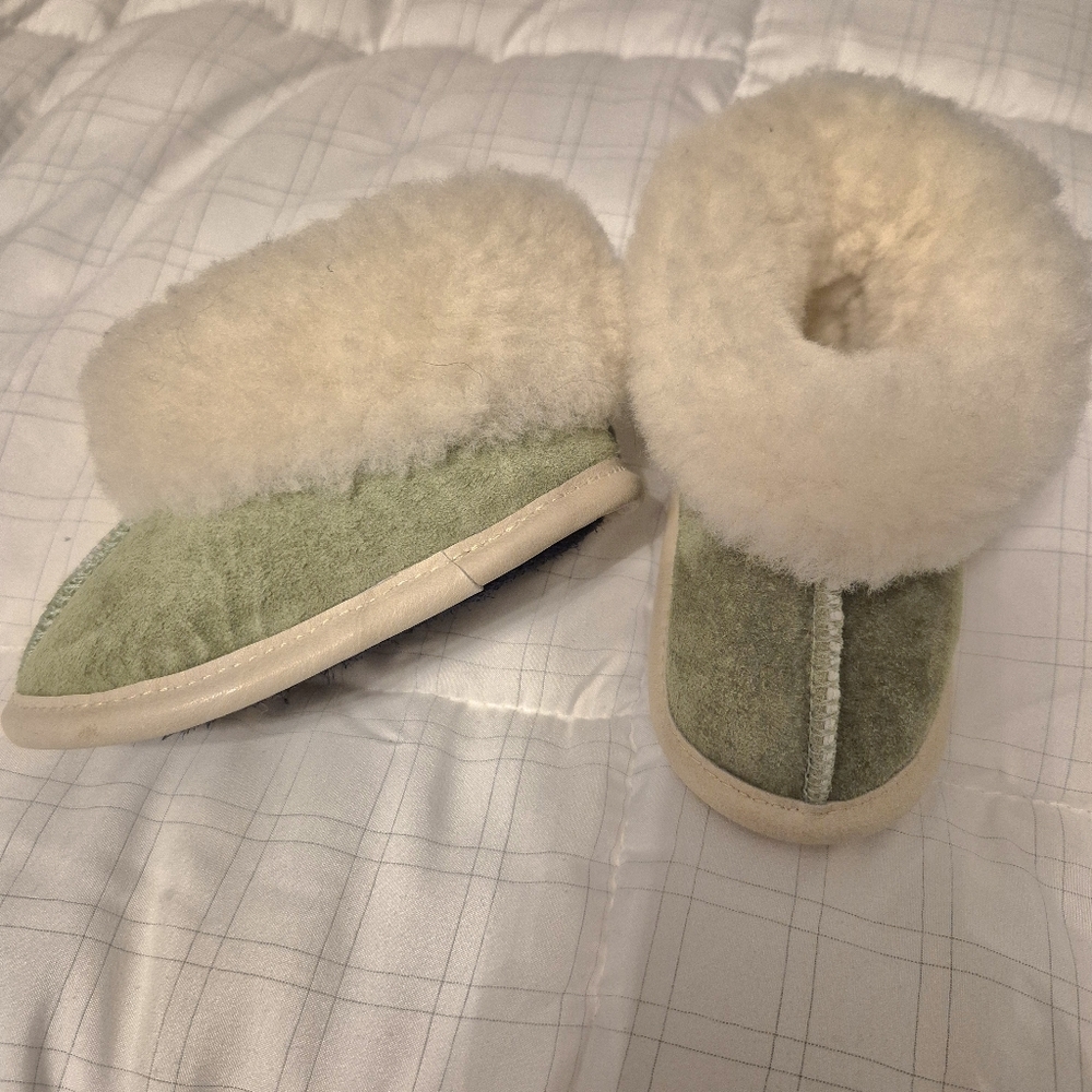 Lambskin/Wool Green and Cream Baby Slippers